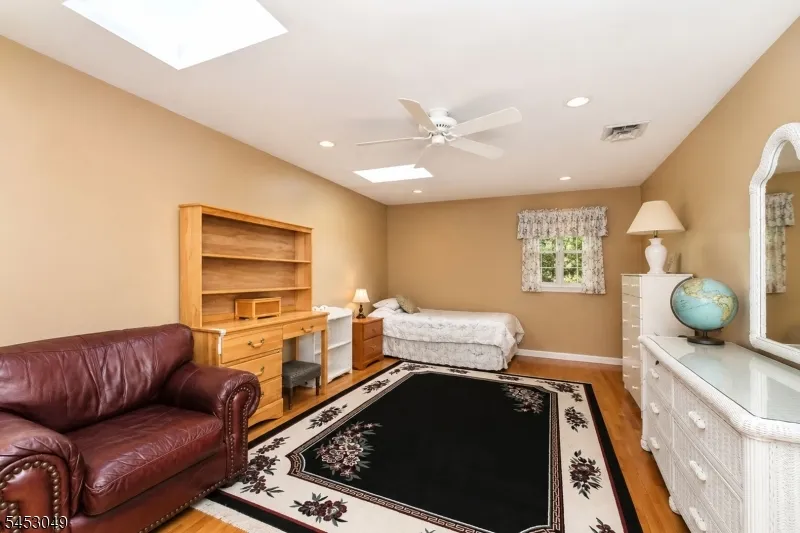 472 Summit Rd Mountainside, NJ 07092