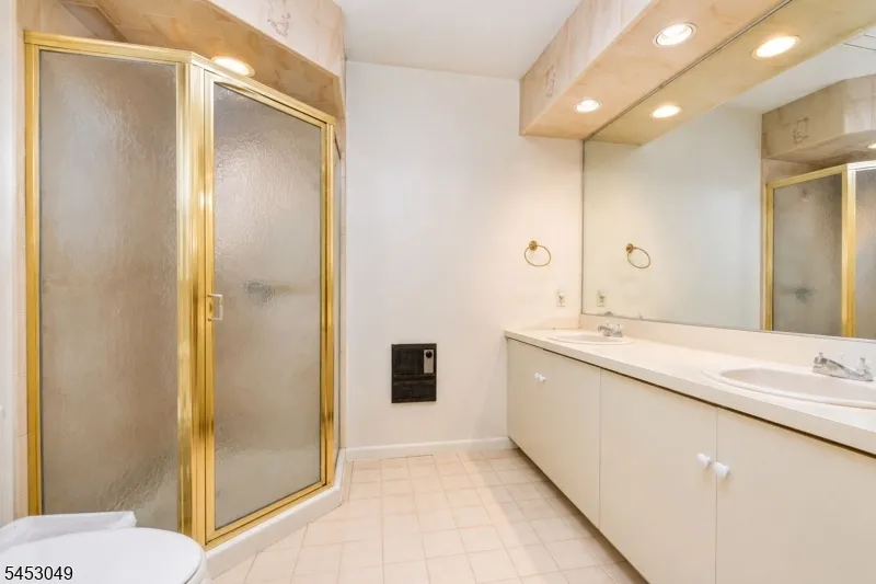 472 Summit Rd Mountainside, NJ 07092