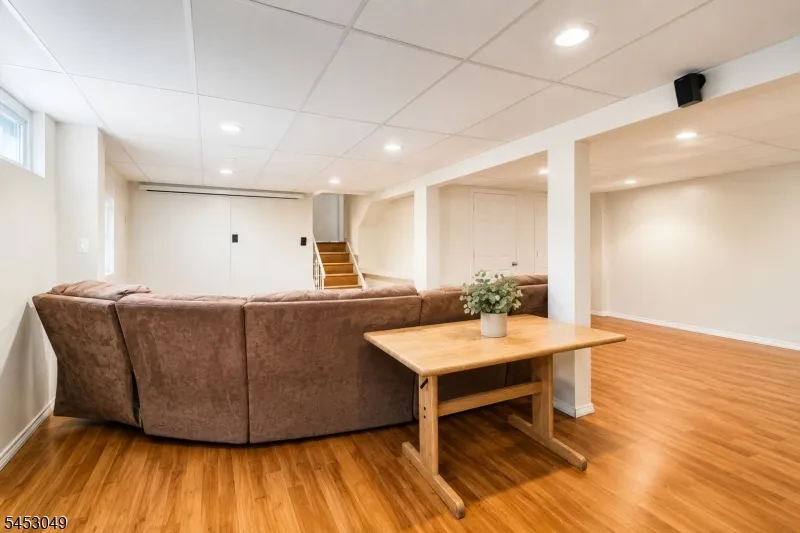 472 Summit Rd Mountainside, NJ 07092