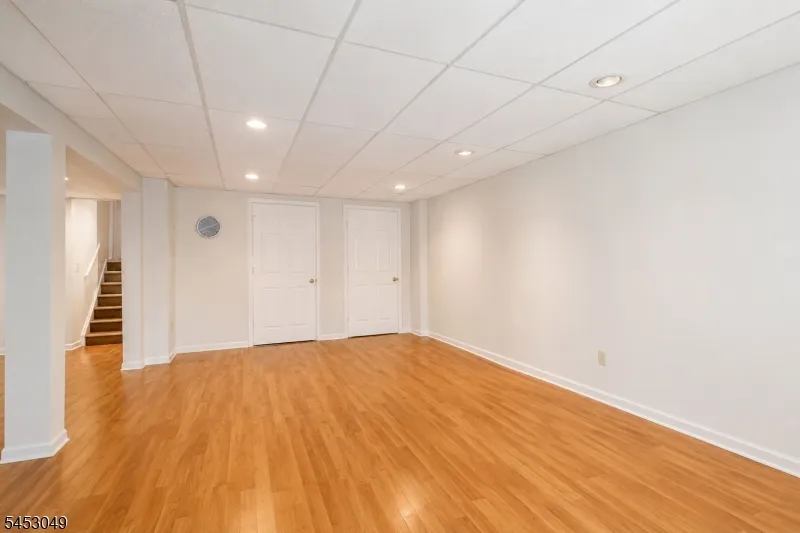 472 Summit Rd Mountainside, NJ 07092