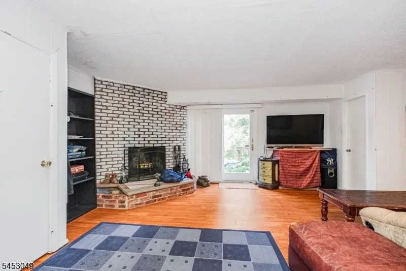 472 Summit Rd Mountainside, NJ 07092