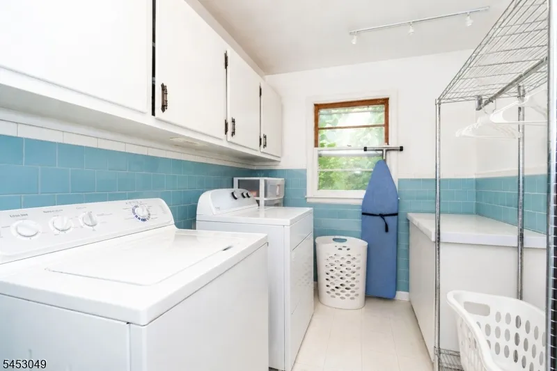 472 Summit Rd Mountainside, NJ 07092