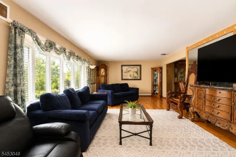 472 Summit Rd Mountainside, NJ 07092