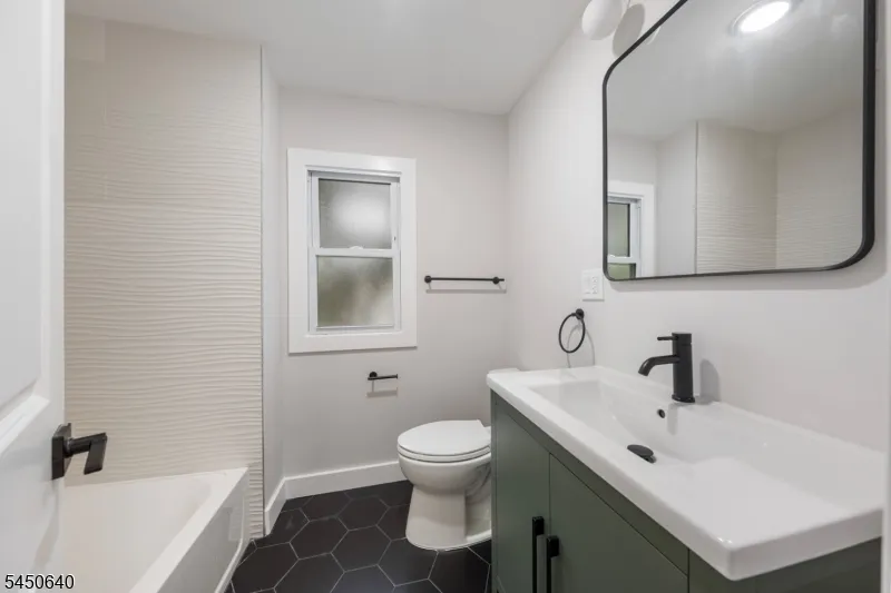 806 E 2Nd St Plainfield City, NJ 07062
