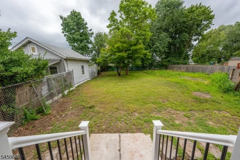 806 E 2Nd St Plainfield City, NJ 07062