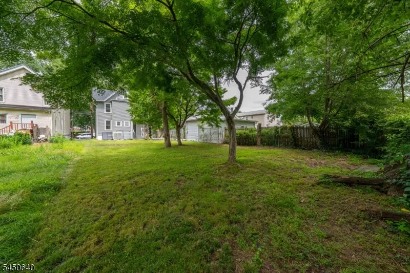 806 E 2Nd St Plainfield City, NJ 07062