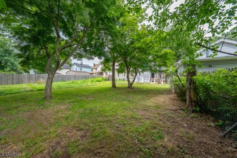 806 E 2Nd St Plainfield City, NJ 07062