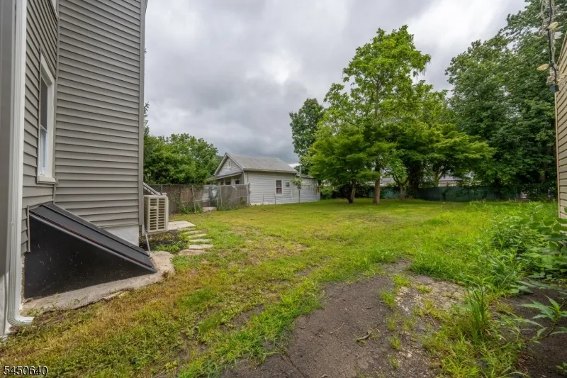 806 E 2Nd St Plainfield City, NJ 07062