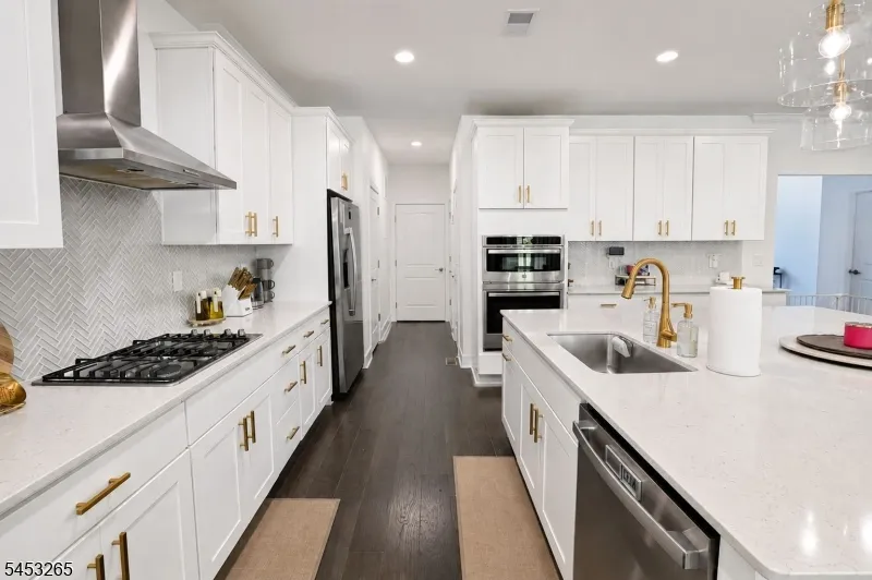 3 MYERS TERRACE Morris Plains, NJ 07950