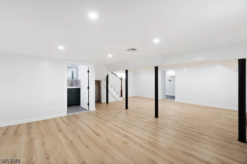 37 Wayne Ave East Orange City, NJ 07018