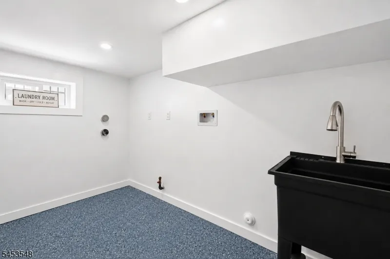 37 Wayne Ave East Orange City, NJ 07018