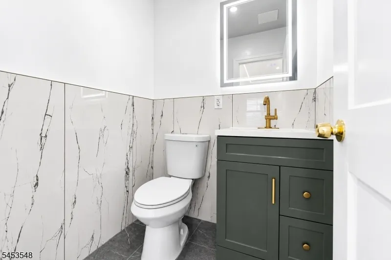 37 Wayne Ave East Orange City, NJ 07018