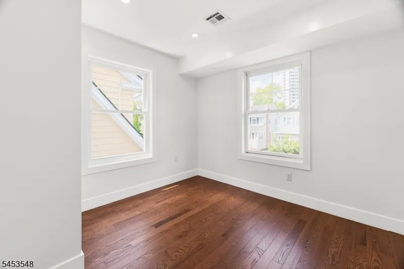 37 Wayne Ave East Orange City, NJ 07018