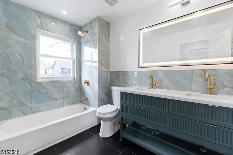 37 Wayne Ave East Orange City, NJ 07018