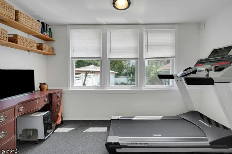 17 Ferncliff Rd Bloomfield, NJ 07003