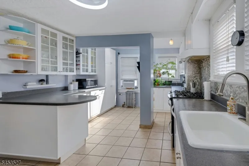 17 Ferncliff Rd Bloomfield, NJ 07003