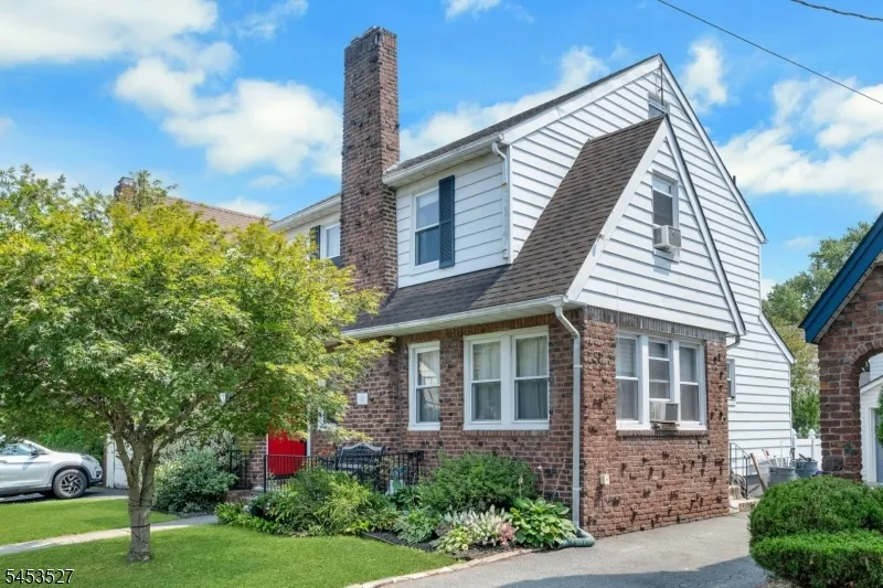 17 Ferncliff Rd Bloomfield, NJ 07003