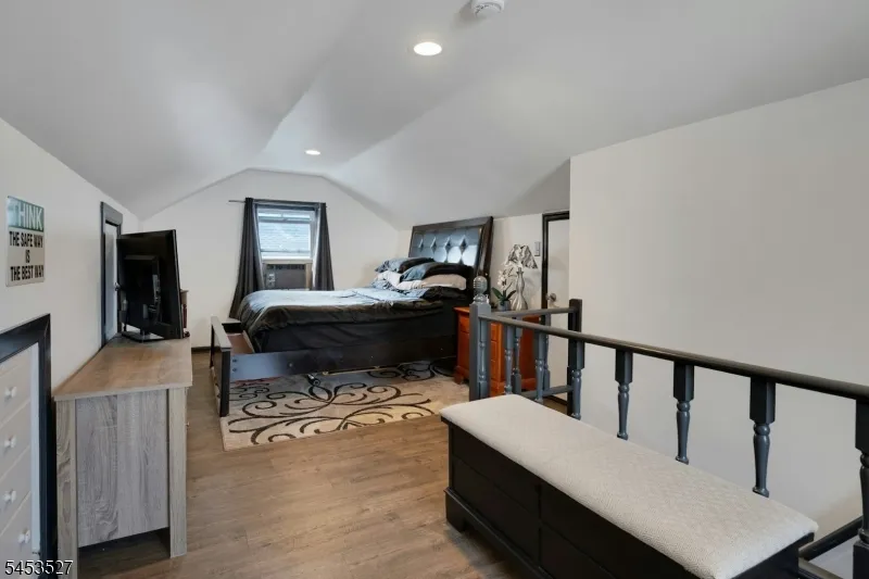 17 Ferncliff Rd Bloomfield, NJ 07003