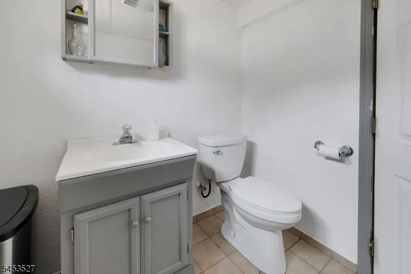 17 Ferncliff Rd Bloomfield, NJ 07003