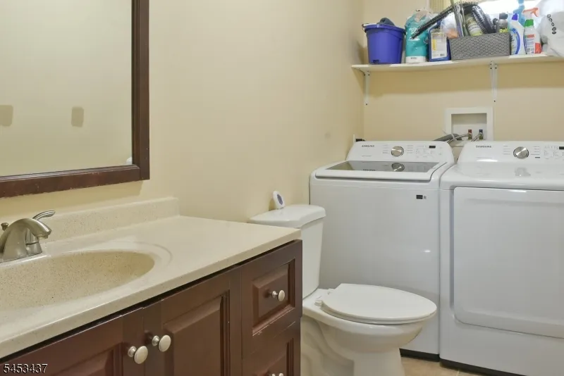117 Vermont Trl Hopatcong, NJ 07843