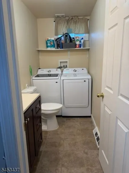 117 Vermont Trl Hopatcong, NJ 07843