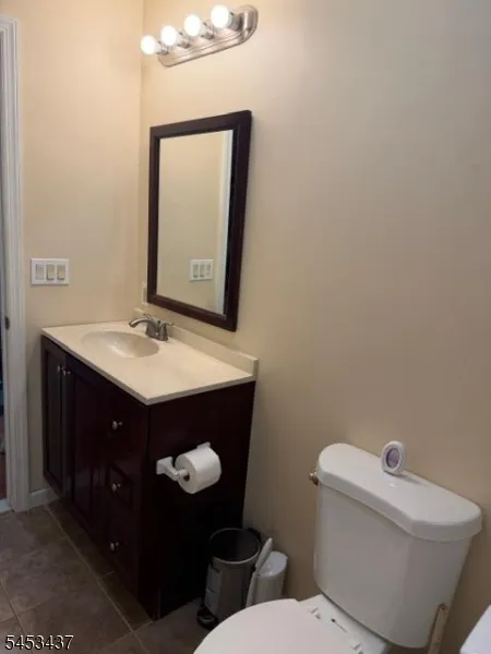 117 Vermont Trl Hopatcong, NJ 07843