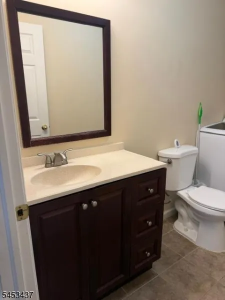 117 Vermont Trl Hopatcong, NJ 07843