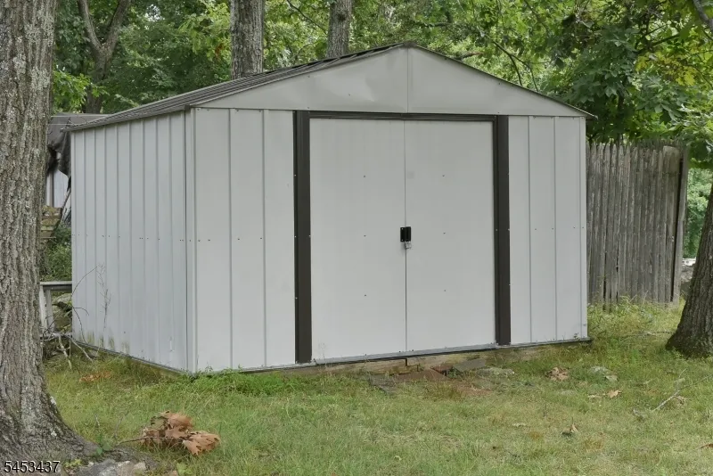 117 Vermont Trl Hopatcong, NJ 07843