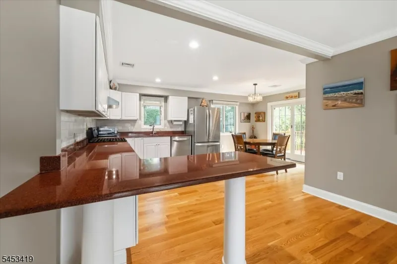 30 Beverly Rd Glen Rock, NJ 07452