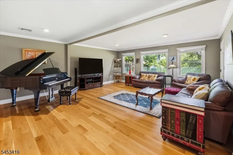 30 Beverly Rd Glen Rock, NJ 07452