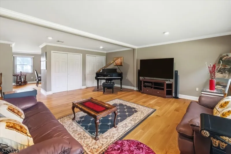 30 Beverly Rd Glen Rock, NJ 07452