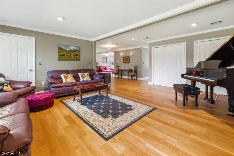 30 Beverly Rd Glen Rock, NJ 07452