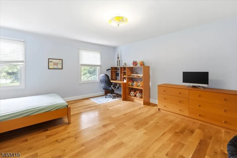 30 Beverly Rd Glen Rock, NJ 07452