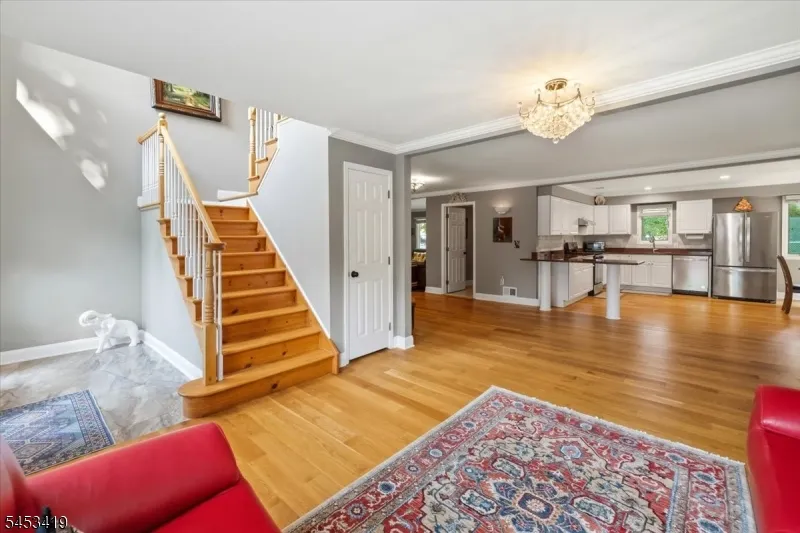 30 Beverly Rd Glen Rock, NJ 07452