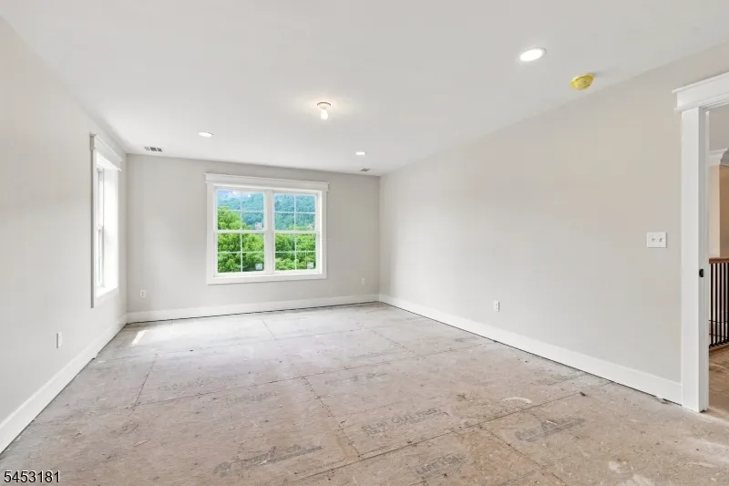 4 Highland Meadows Road Pohatcong, NJ 08865