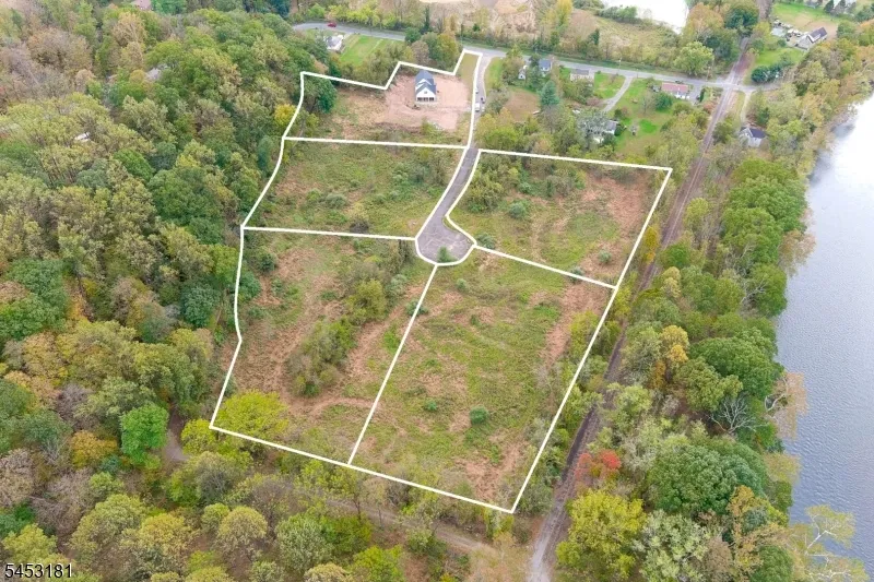 4 Highland Meadows Road Pohatcong, NJ 08865