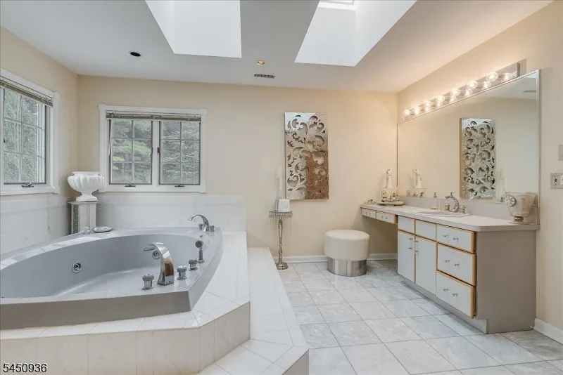 42 Lambert Dr Sparta, NJ 07871