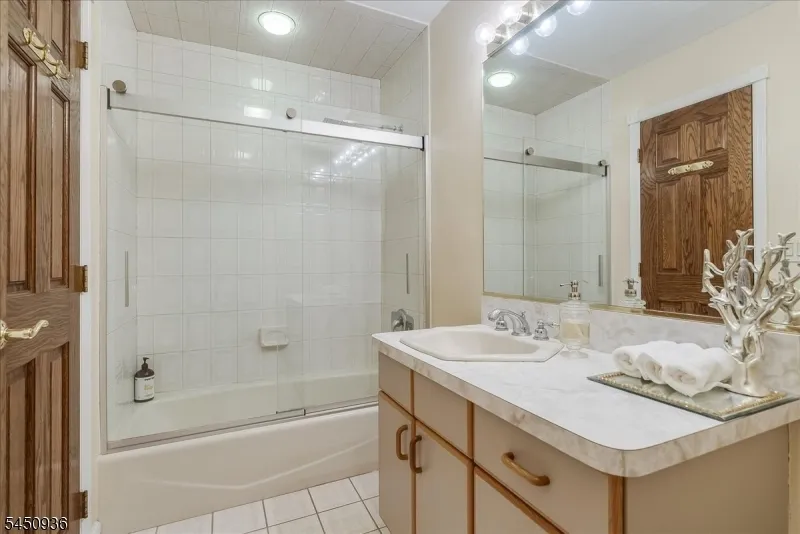 42 Lambert Dr Sparta, NJ 07871