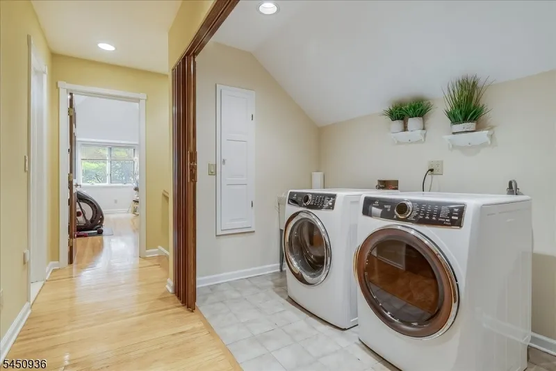 42 Lambert Dr Sparta, NJ 07871