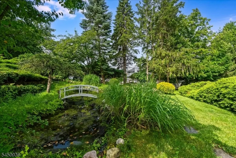 42 Lambert Dr Sparta, NJ 07871