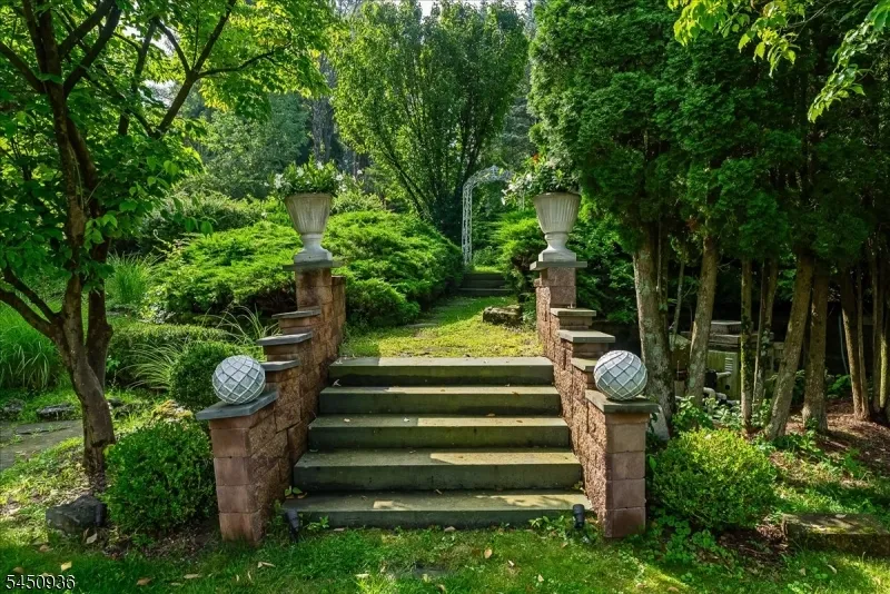 42 Lambert Dr Sparta, NJ 07871