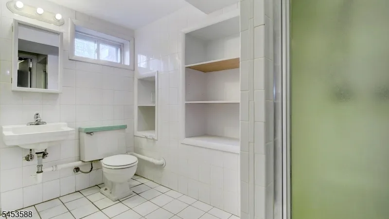 25 Woodland Ave West Orange, NJ 07052