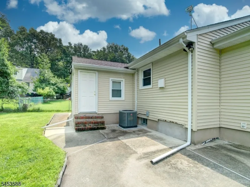 25 Woodland Ave West Orange, NJ 07052