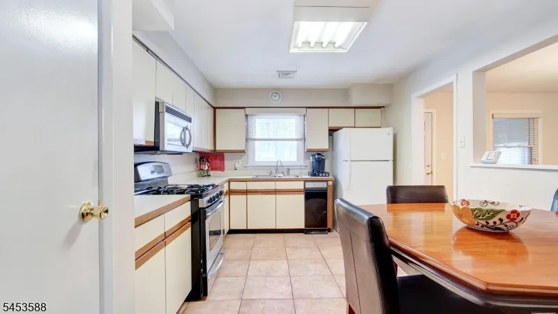 25 Woodland Ave West Orange, NJ 07052