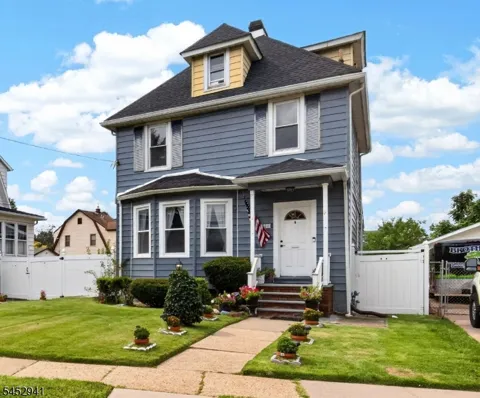 136 W Gibbons St