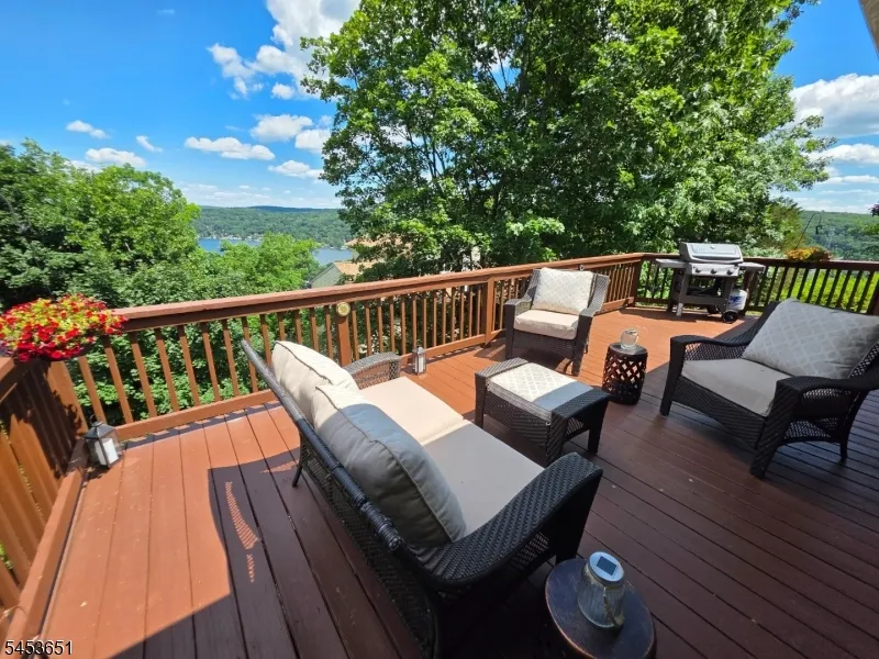 17 Cedar Falls Ter Sparta, NJ 07871