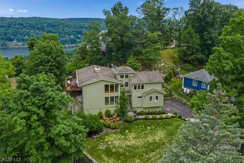17 Cedar Falls Ter Sparta, NJ 07871