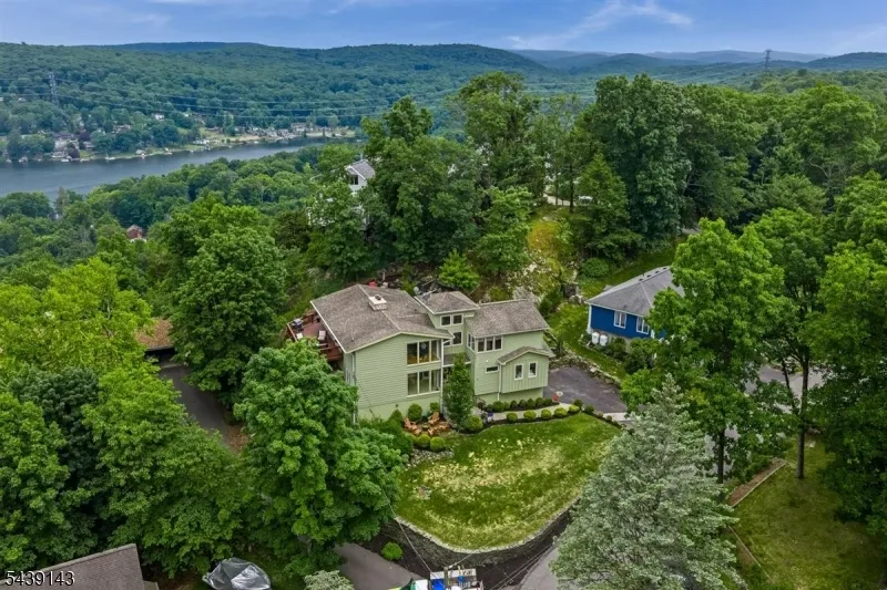 17 Cedar Falls Ter Sparta, NJ 07871