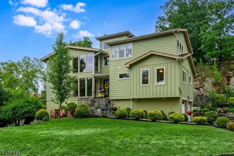 17 Cedar Falls Ter Sparta, NJ 07871