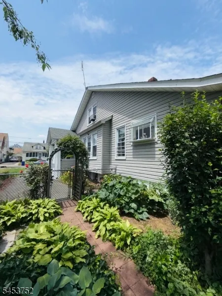 409 E 25Th St Paterson City, NJ 07514